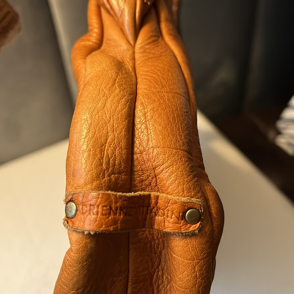 Adrienne Vittadini vintage Elegant Tan Leather Shoulder Bag - Picture 8 of 9